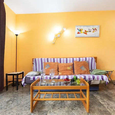 Apartamento Cala Dorada-2 By Interhome