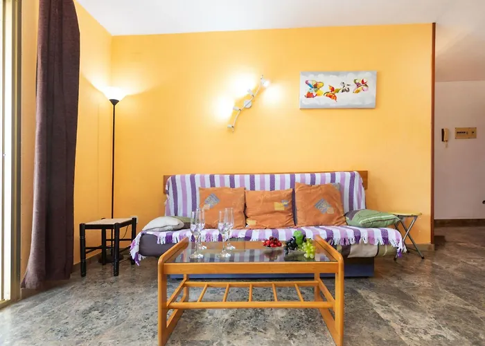 Apartamento Cala Dorada-2 By Interhome